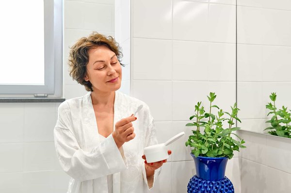 Quels sont les avantages de l'eau de riz pour le visage et comment l'utiliser quotidiennement?