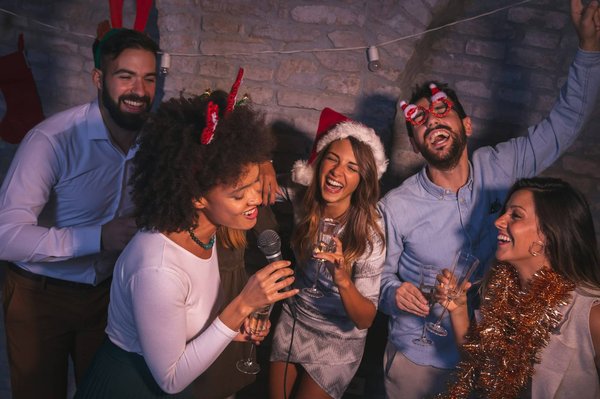 Quels sont les meilleurs conseils pour organiser une soirée karaoké entre amies ?