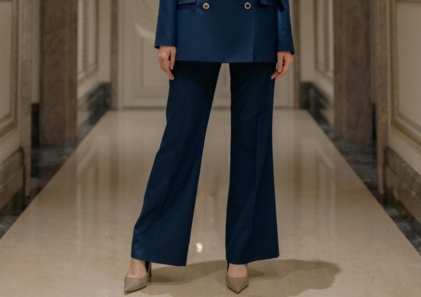 Quelles techniques pour porter des pantalons larges avec des hauts ajustés sans déséquilibre?